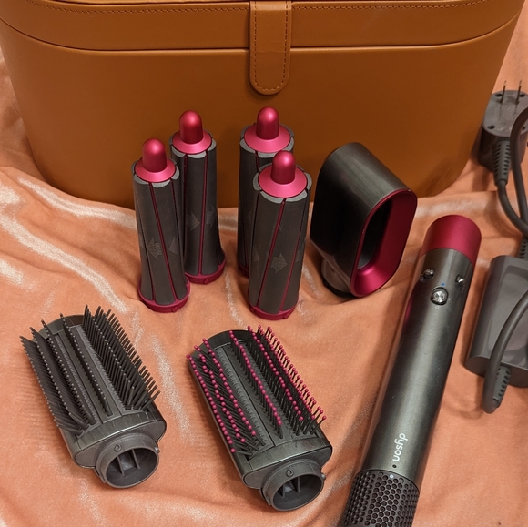 Dyson airwrap - Picture 1 of 10